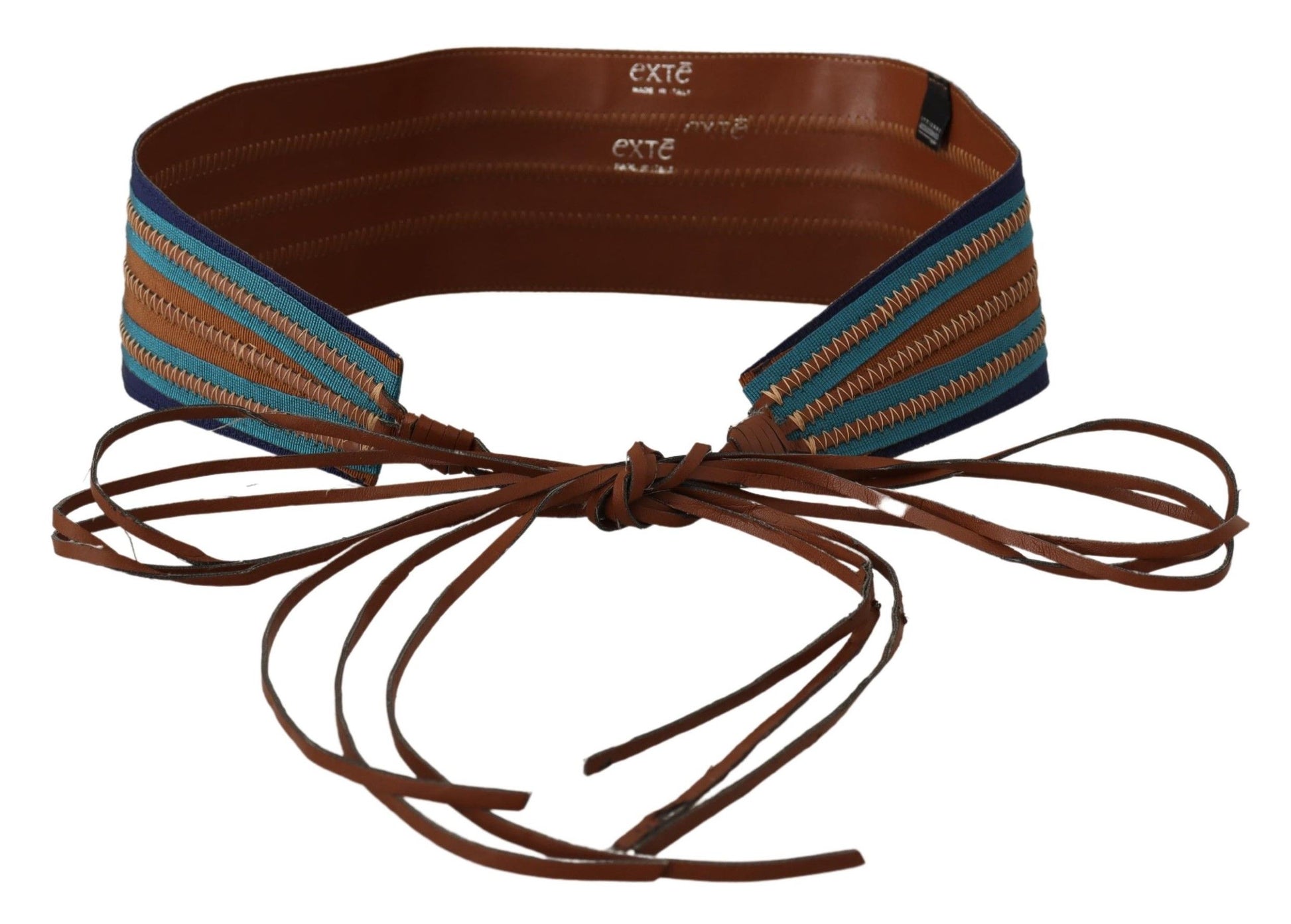 Ceinture large en cuir marron à la taille, à nouer.
