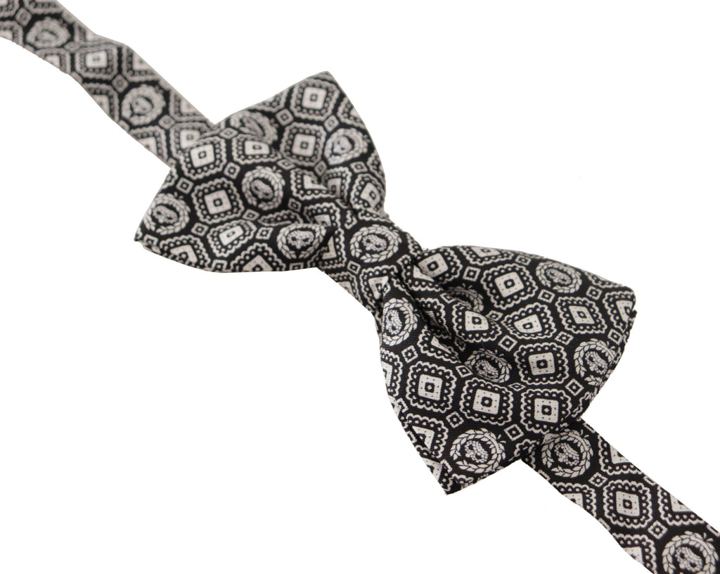Cravate papillon noire et blanche en 100% soie, taille réglable.