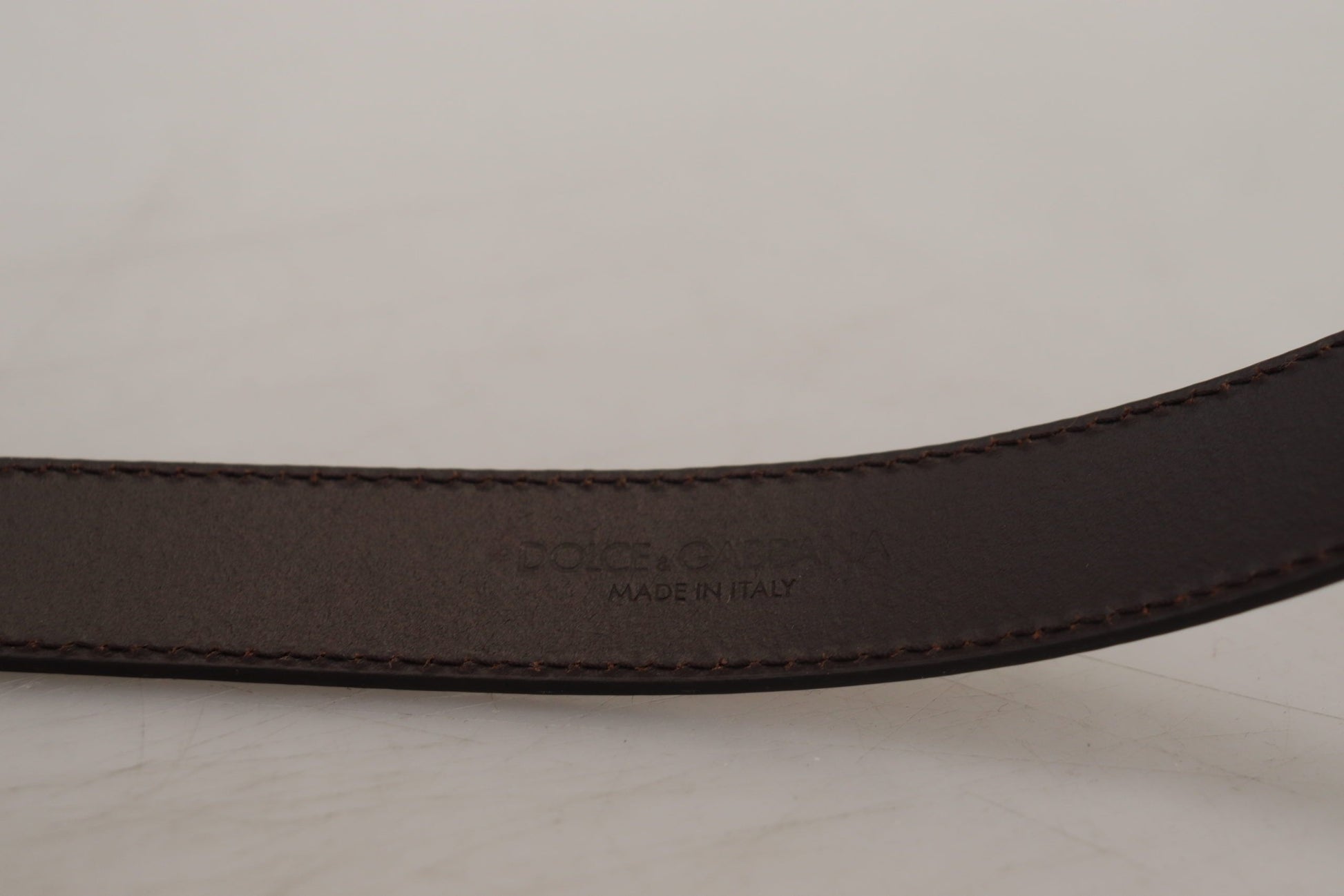 Ceinture en cuir doré avec boucle carrée en métal argenté