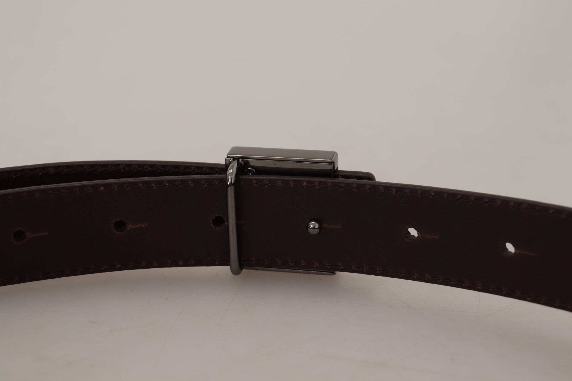 Ceinture en cuir doré avec boucle carrée en métal argenté