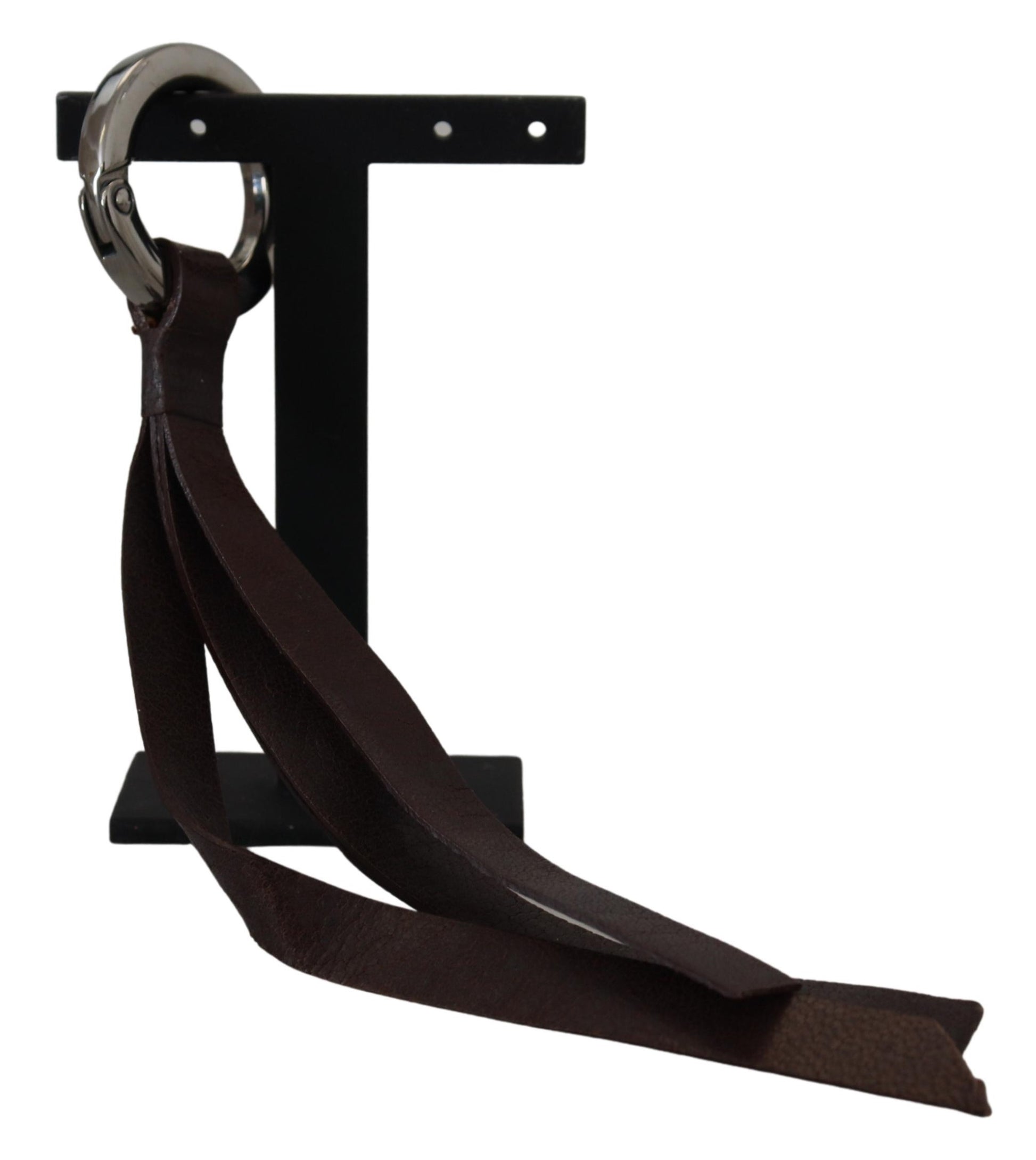 Porte-clés en cuir marron avec métal argenté.
