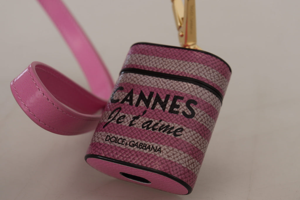 Étui Airpods en cuir rose et noir avec logo doré en métal.
