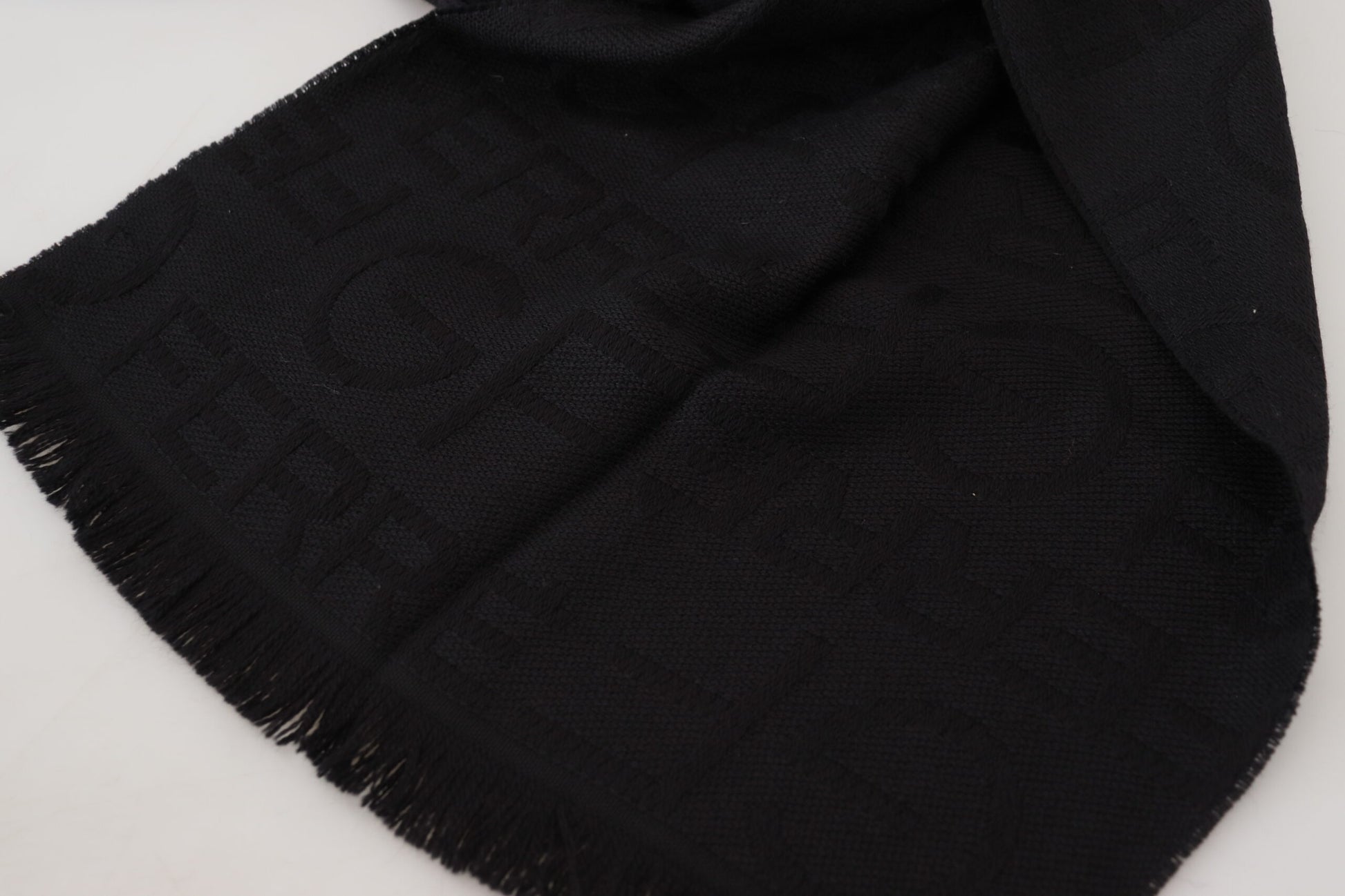 Écharpe en laine noire, châle à franges pour le cou.