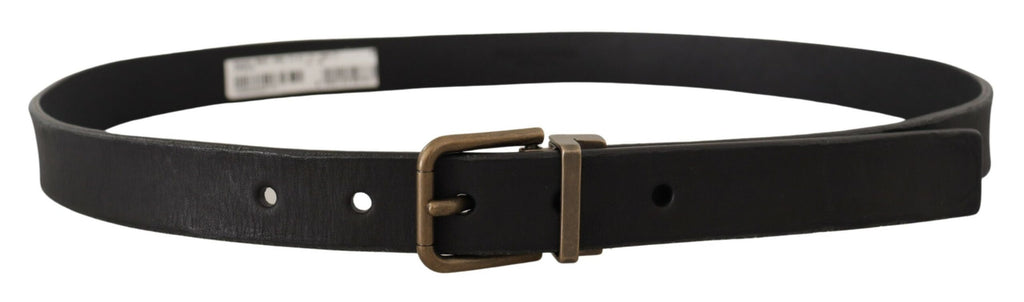Ceinture classique en cuir noir avec boucle en métal laiton à grain.