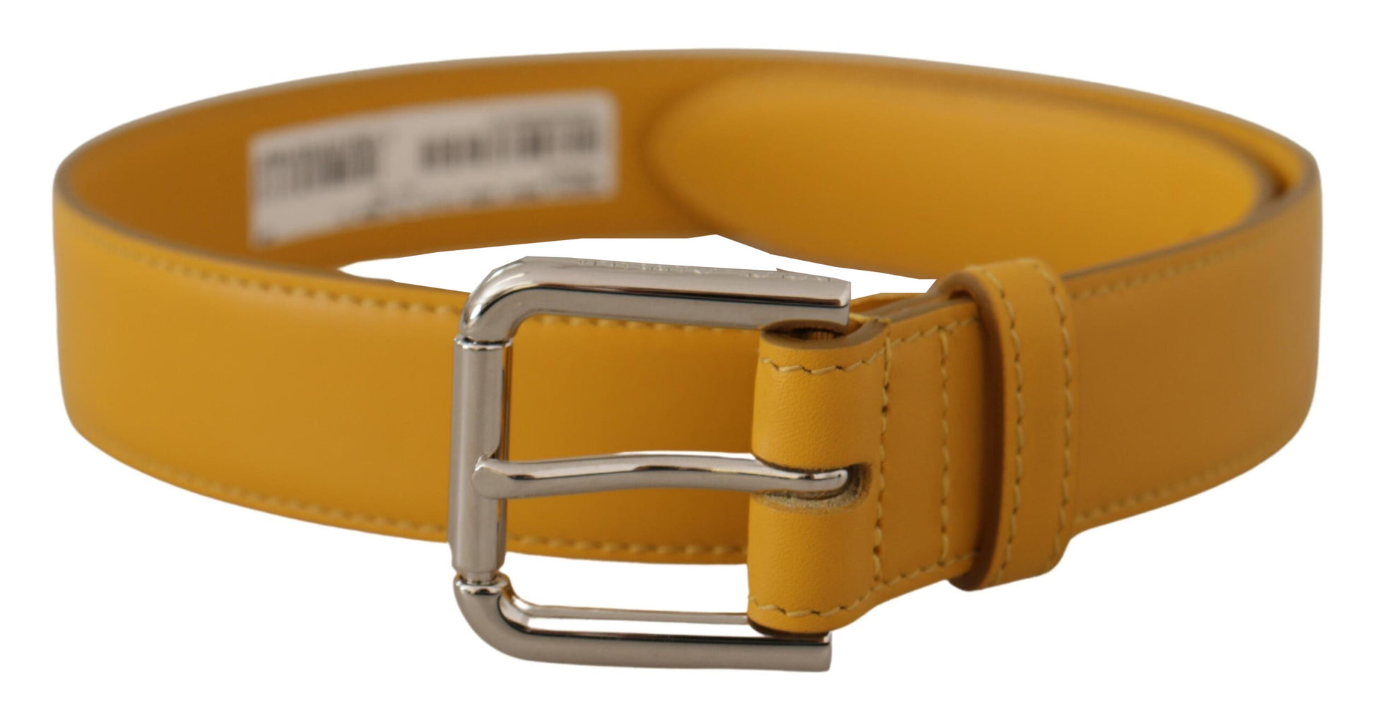 Ceinture en cuir jaune avec boucle en métal argenté et logo.