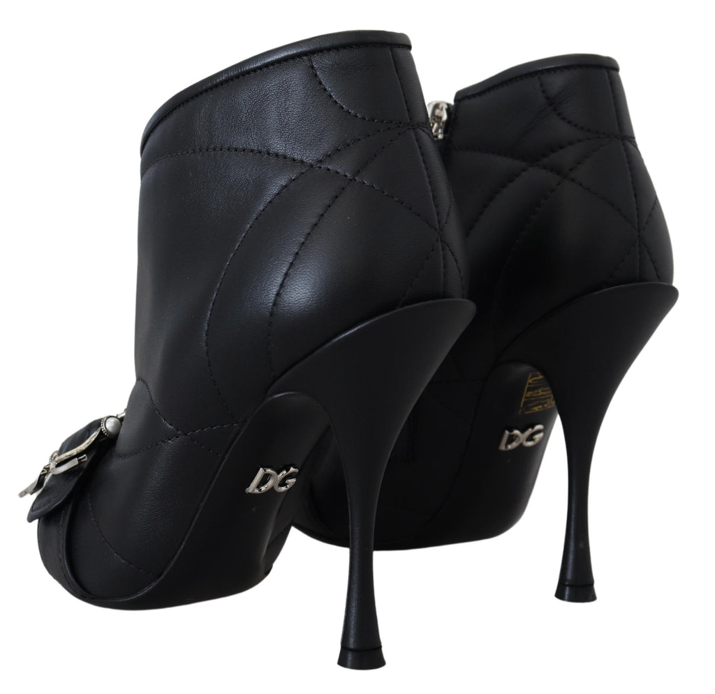 Bottes courtes noires en cuir capitonné avec boucle