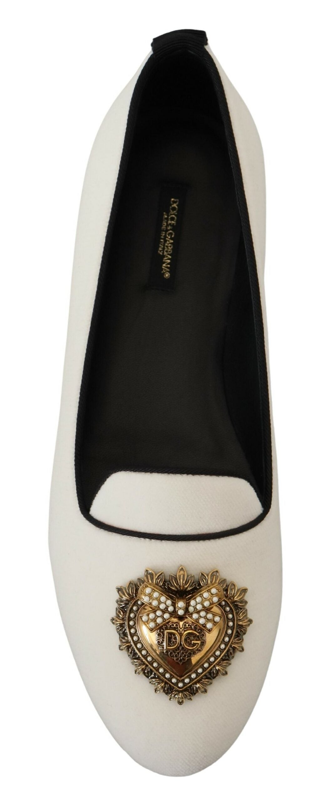Baskets plates en velours blanc, type mocassins, sans lacets.