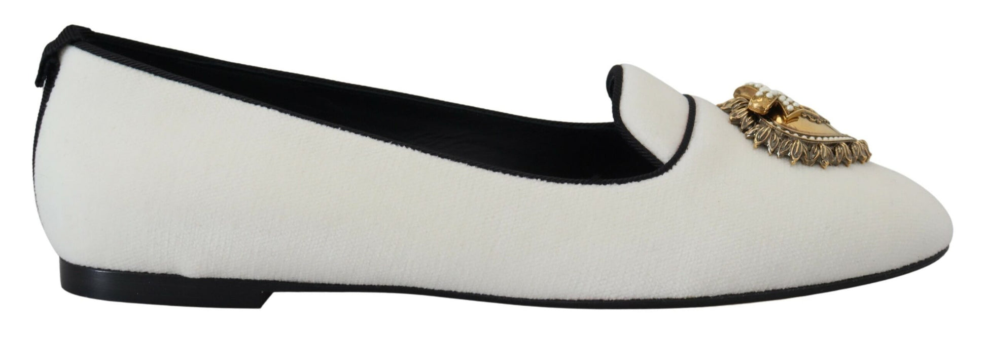 Baskets plates en velours blanc, type mocassins, sans lacets.