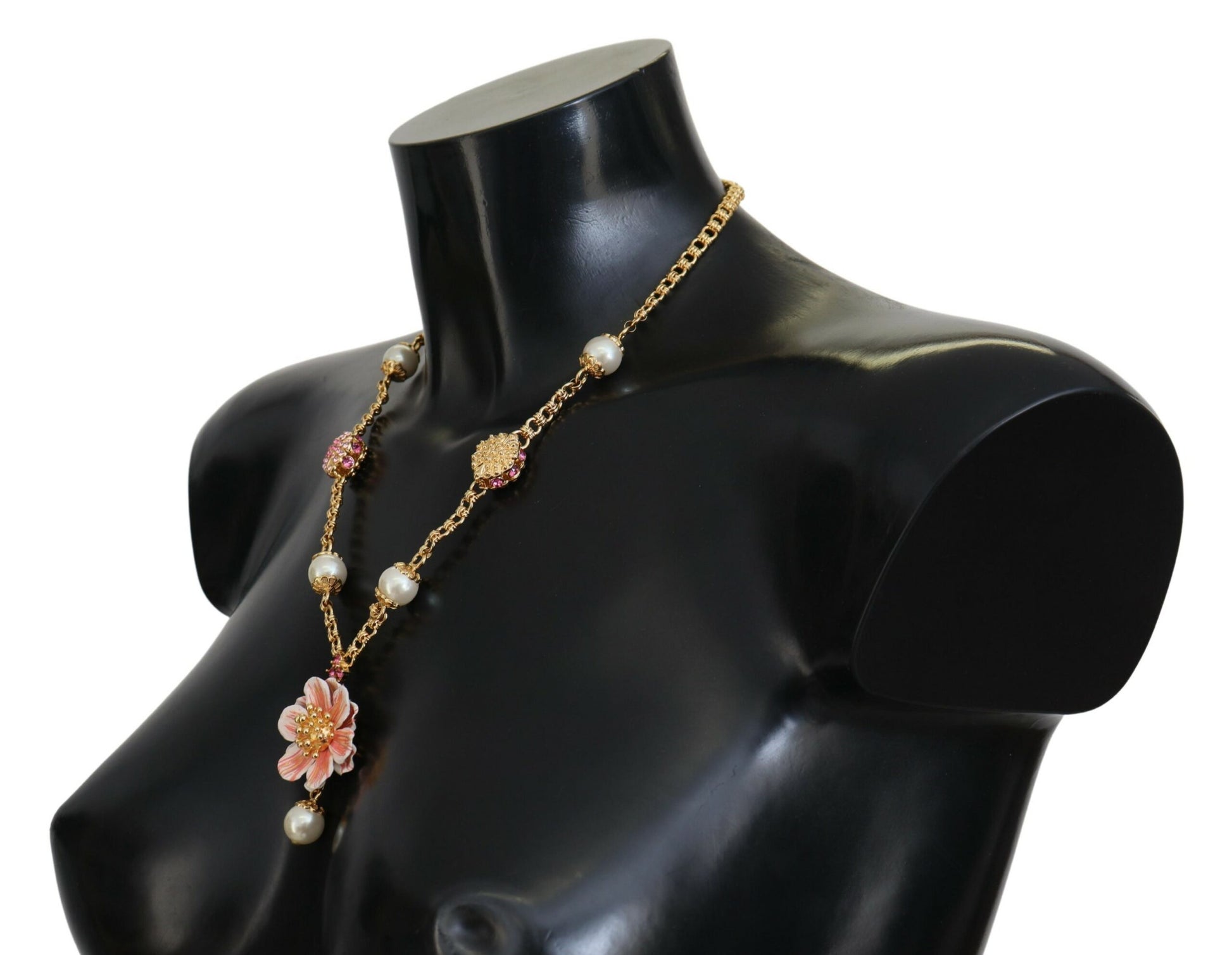 Collier doré à motifs floraux, ornements roses et cristaux.