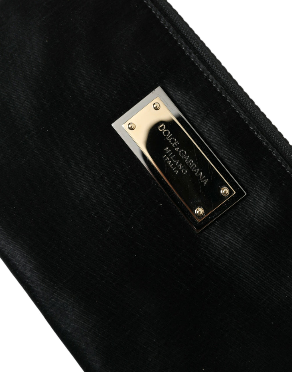 Pochette à clés en nylon noir avec plaque de logo, sac à main à rabat.