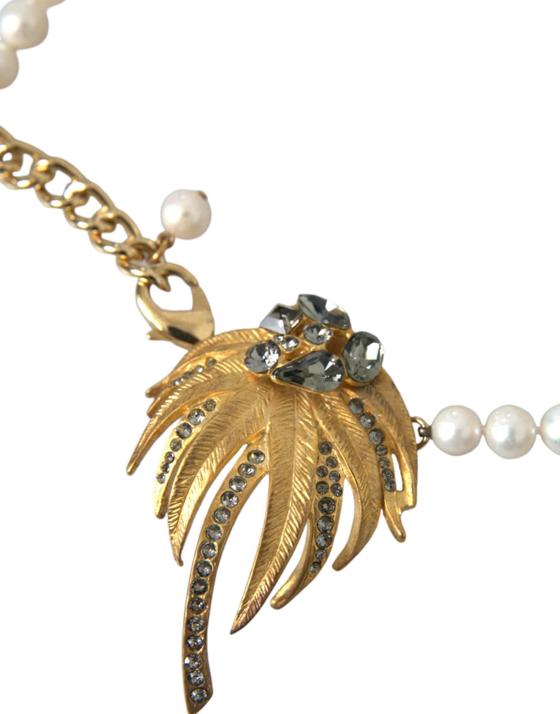 Collier avec pendentif en forme d'arbre en laiton doré, avec perles et cristaux.