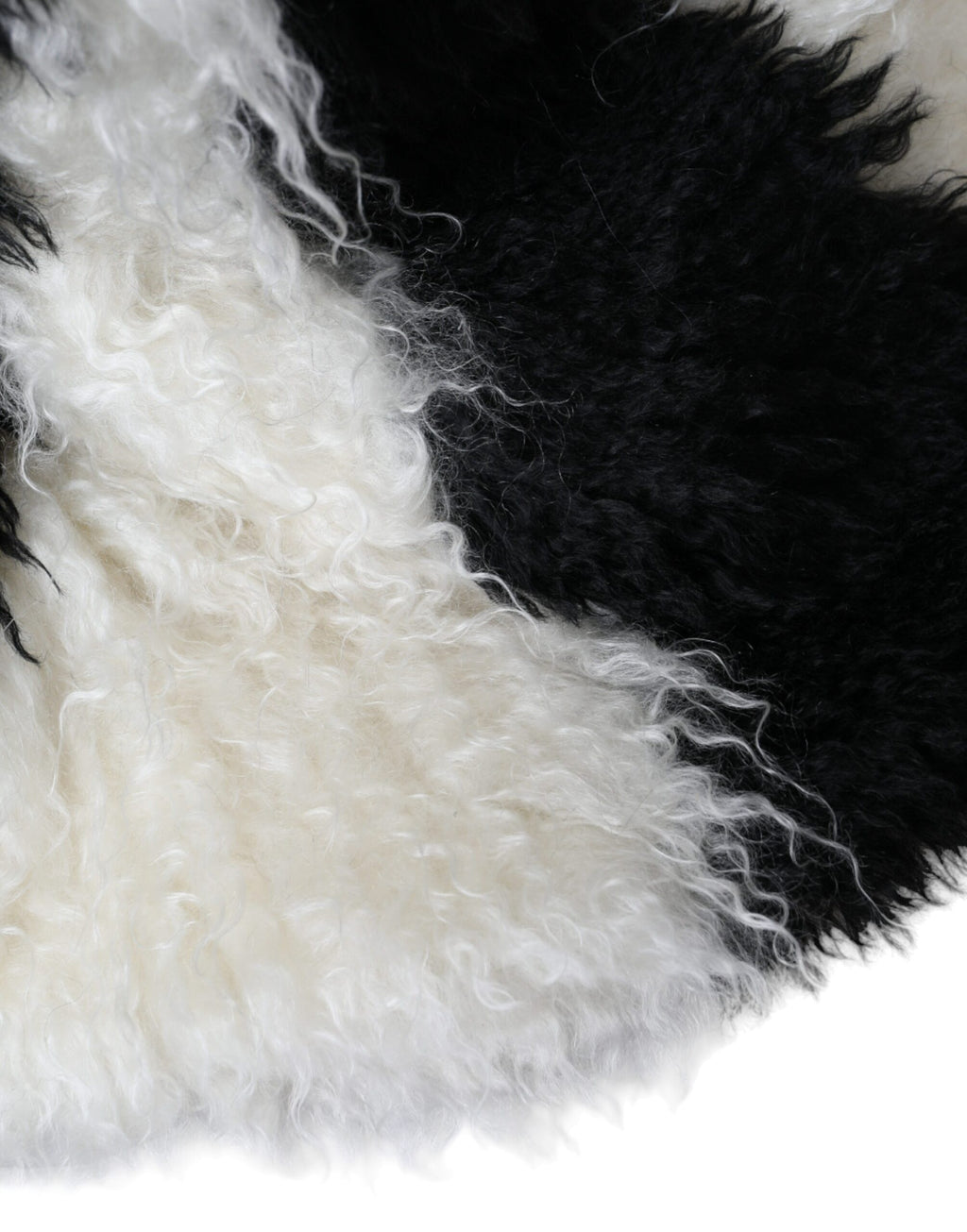 Chapeau en forme de seau en mohair et fourrure, rayures noires et blanches
