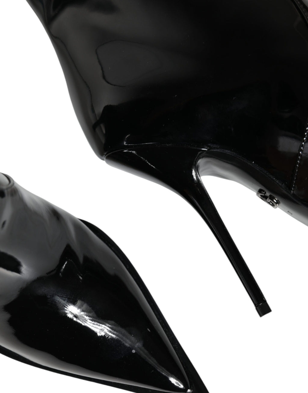 Bottines mi-mollet en cuir verni noir