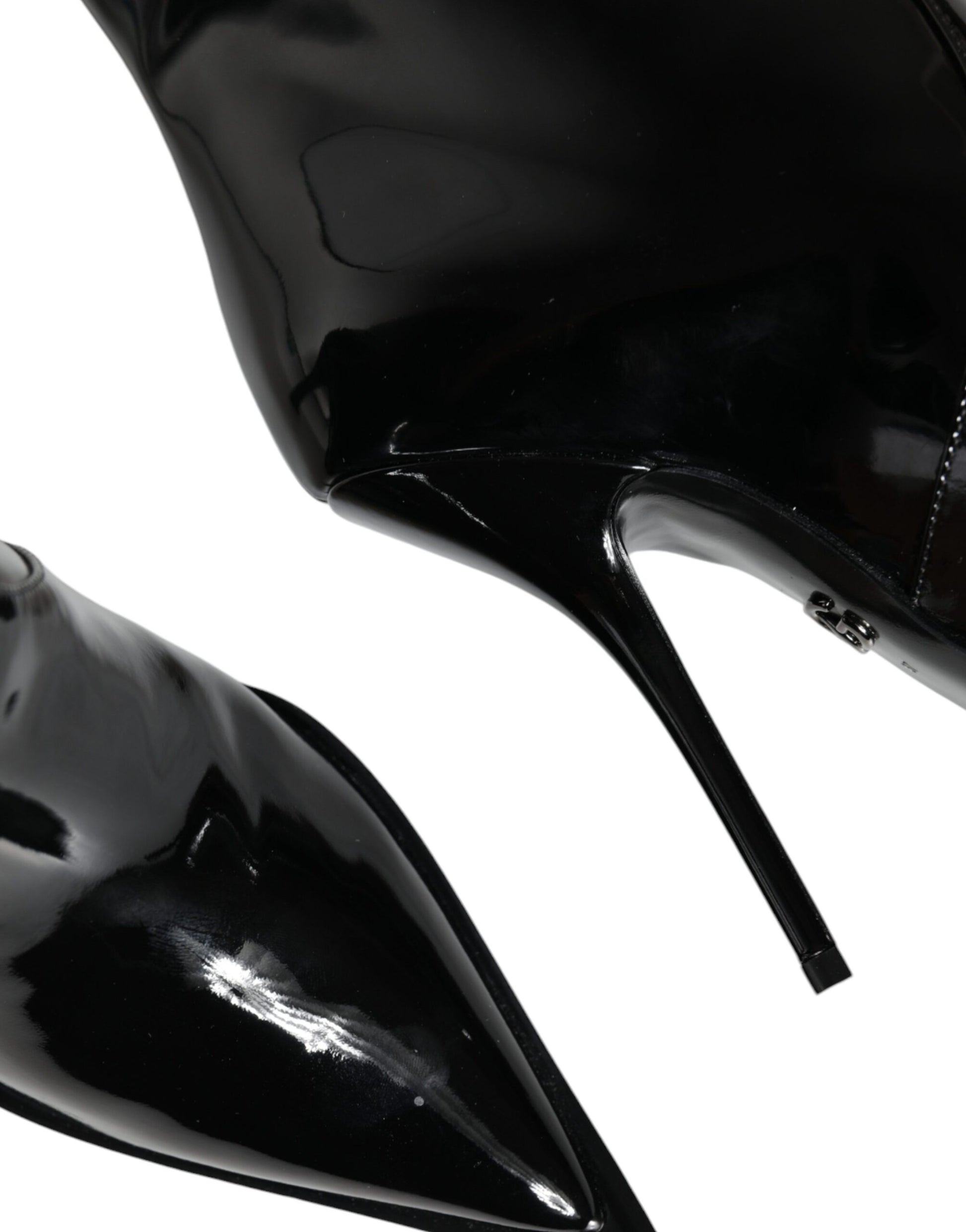 Bottines mi-mollet en cuir verni noir