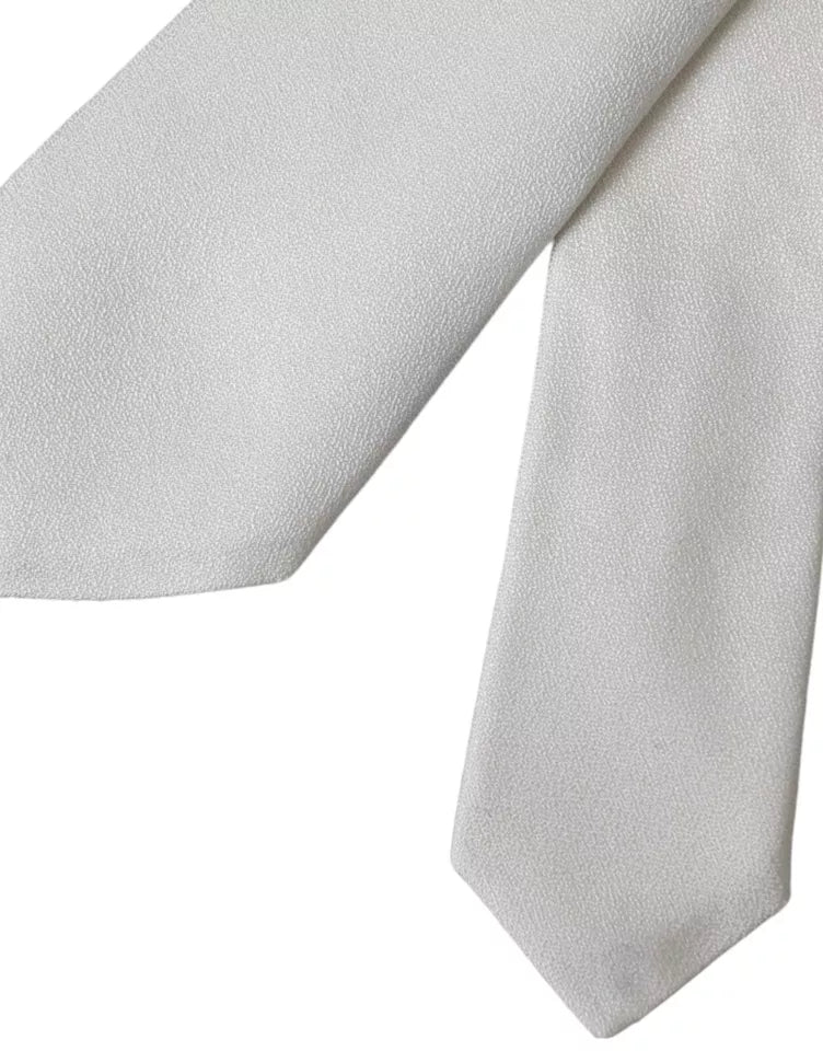 Cravate homme classique en soie blanche, taille réglable.