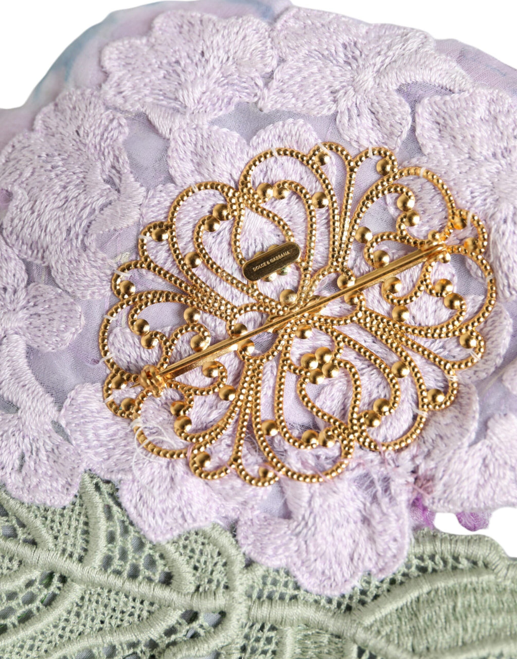 Broche en laiton doré avec hortensias multicolores