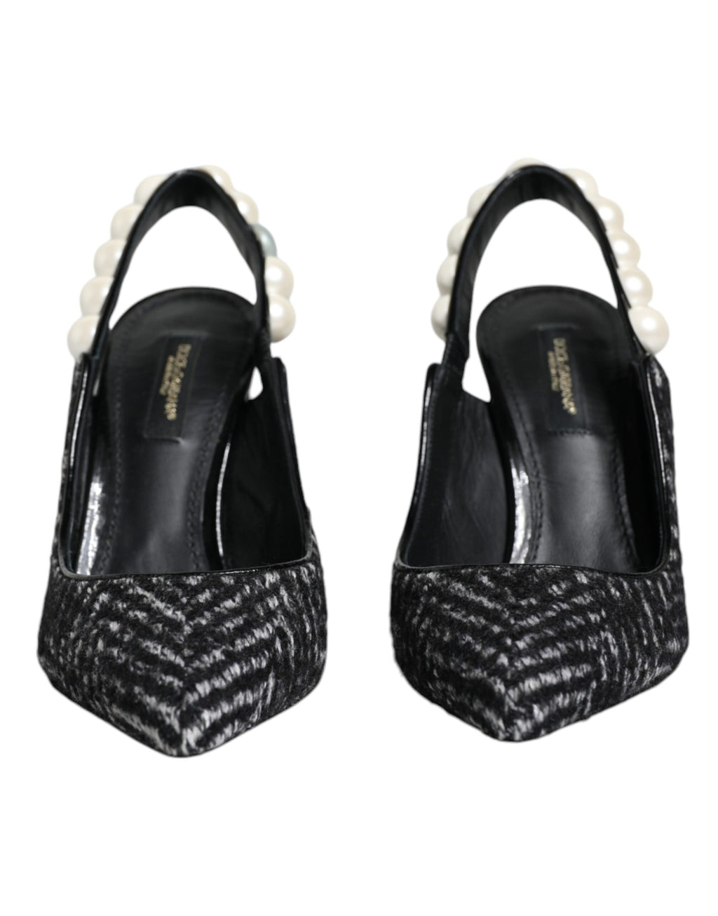 Escarpins à bout ouvert en faux cuir avec motif chevron blanc et noir et perles factices.
