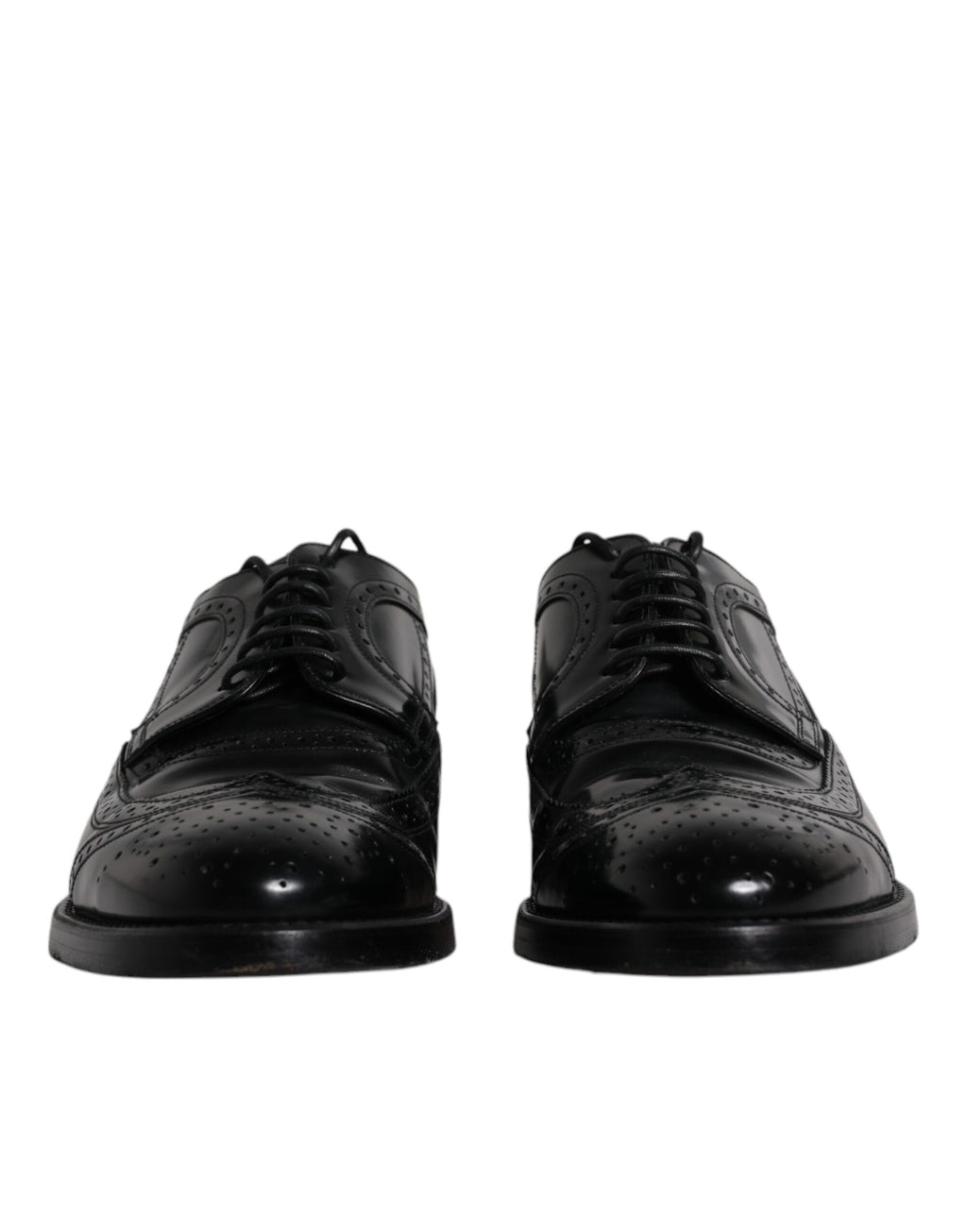 Chaussures habillées en cuir noir, style derby à bout pointu.
