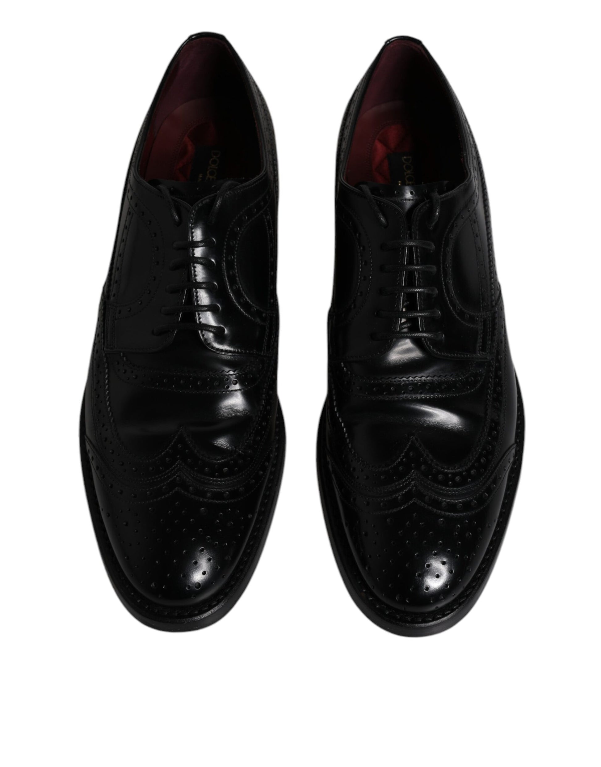 Chaussures habillées en cuir noir, style derby à bout pointu.