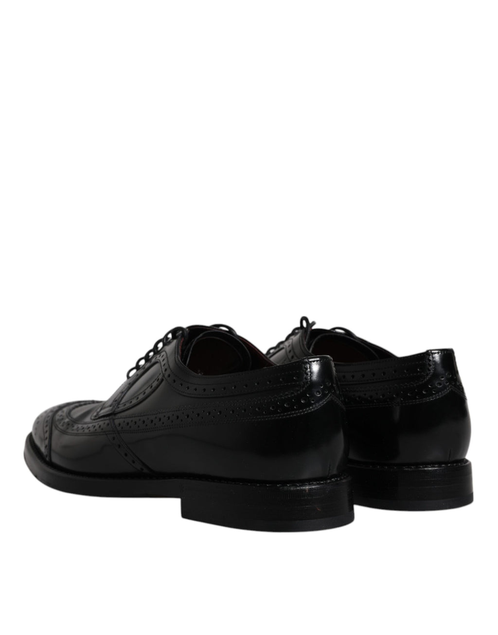 Chaussures habillées en cuir noir, style derby à bout pointu.