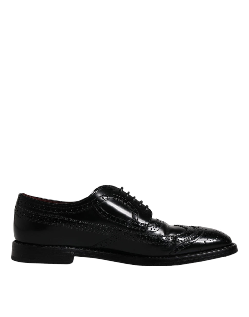 Chaussures habillées en cuir noir, style derby à bout pointu.