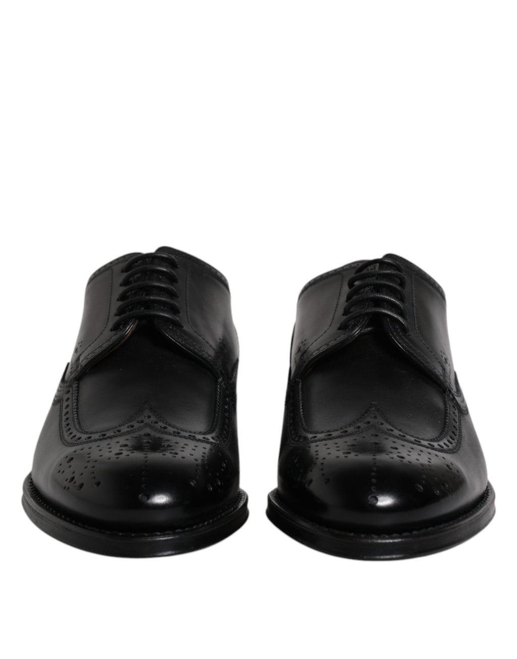 Chaussures habillées en cuir noir, style derby à bout pointu.