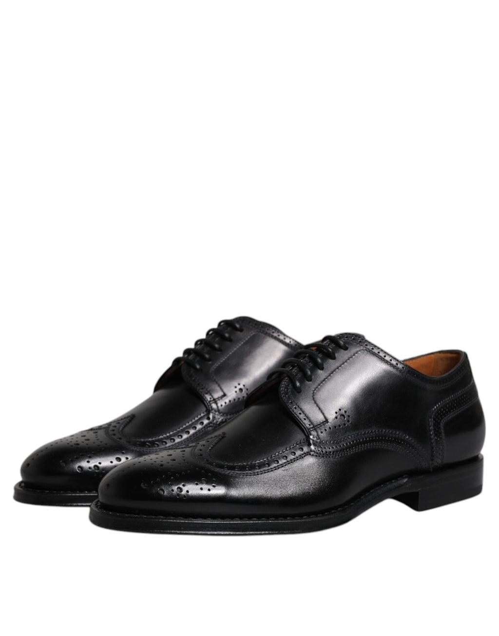 Chaussures habillées en cuir noir, style derby à bout pointu.
