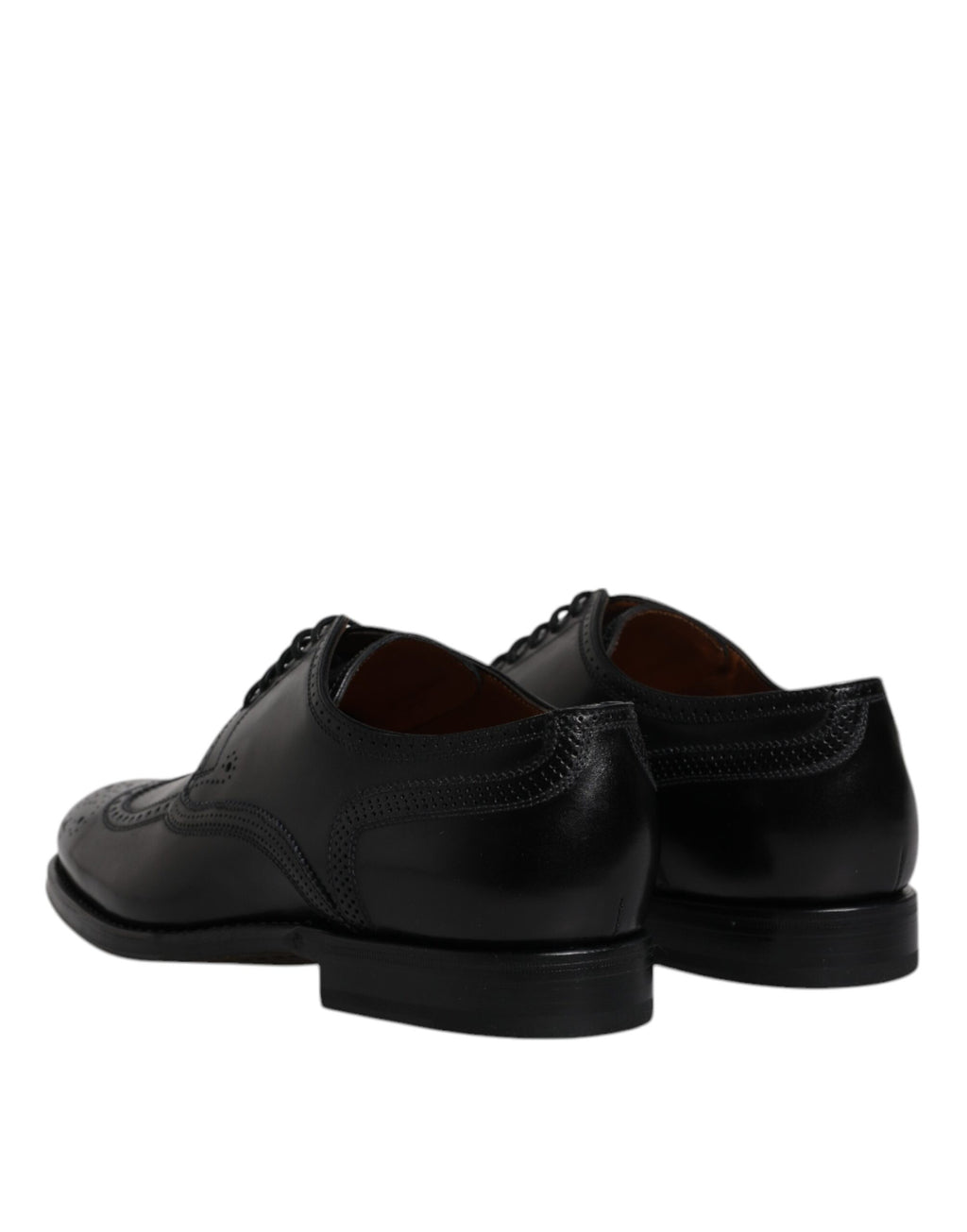 Chaussures habillées en cuir noir, style derby à bout pointu.