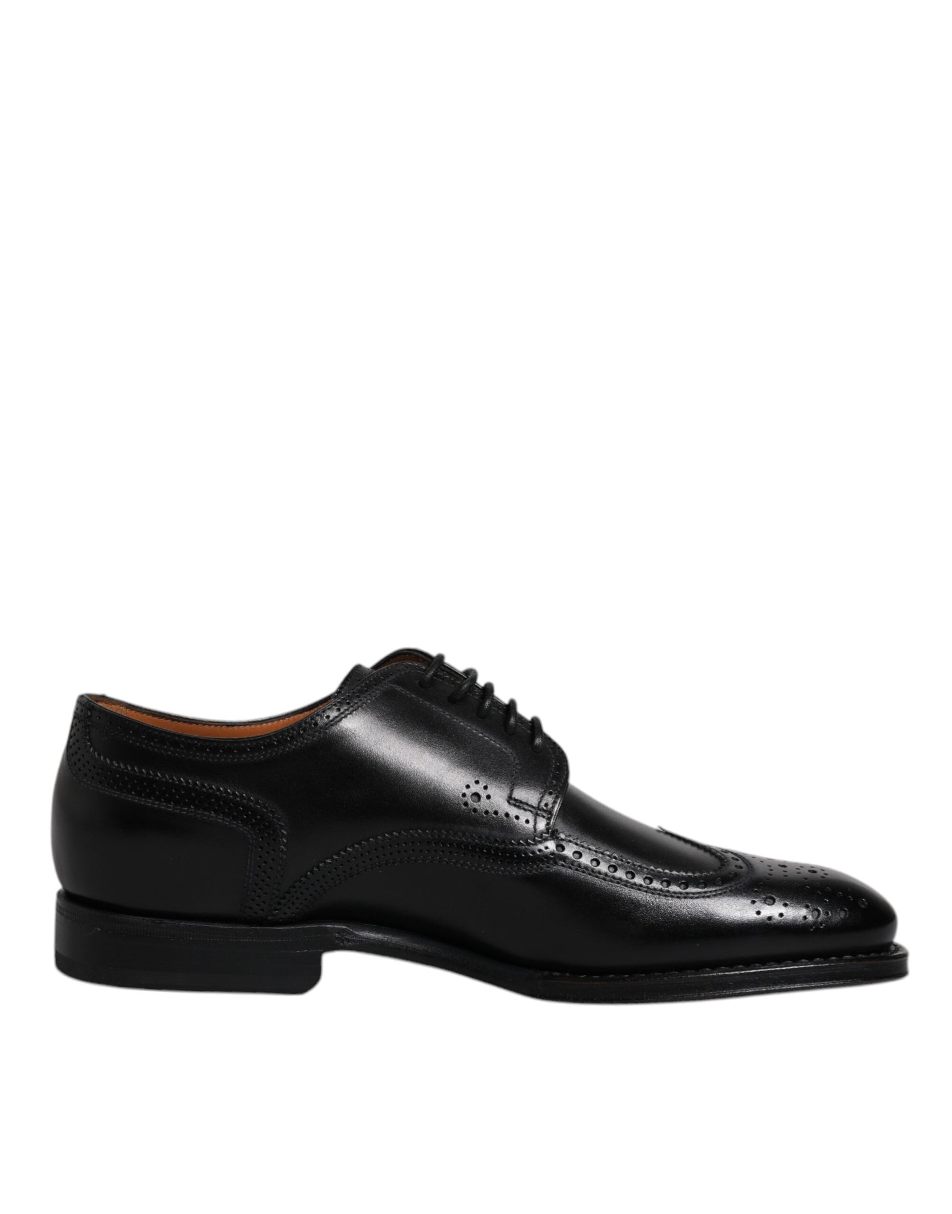 Chaussures habillées en cuir noir, style derby à bout pointu.