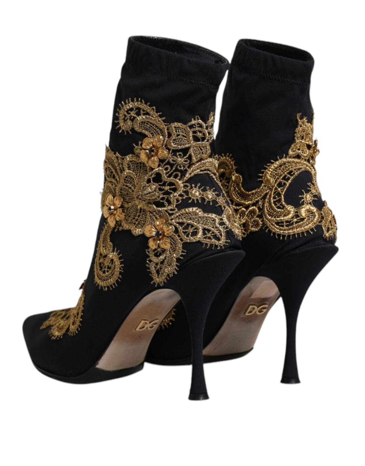 Bottines plates à broderies noires et dorées