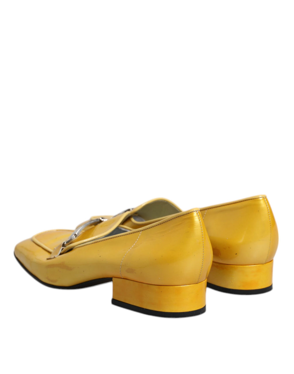 Mocassins à enfiler en cuir jaune avec plaque logo.