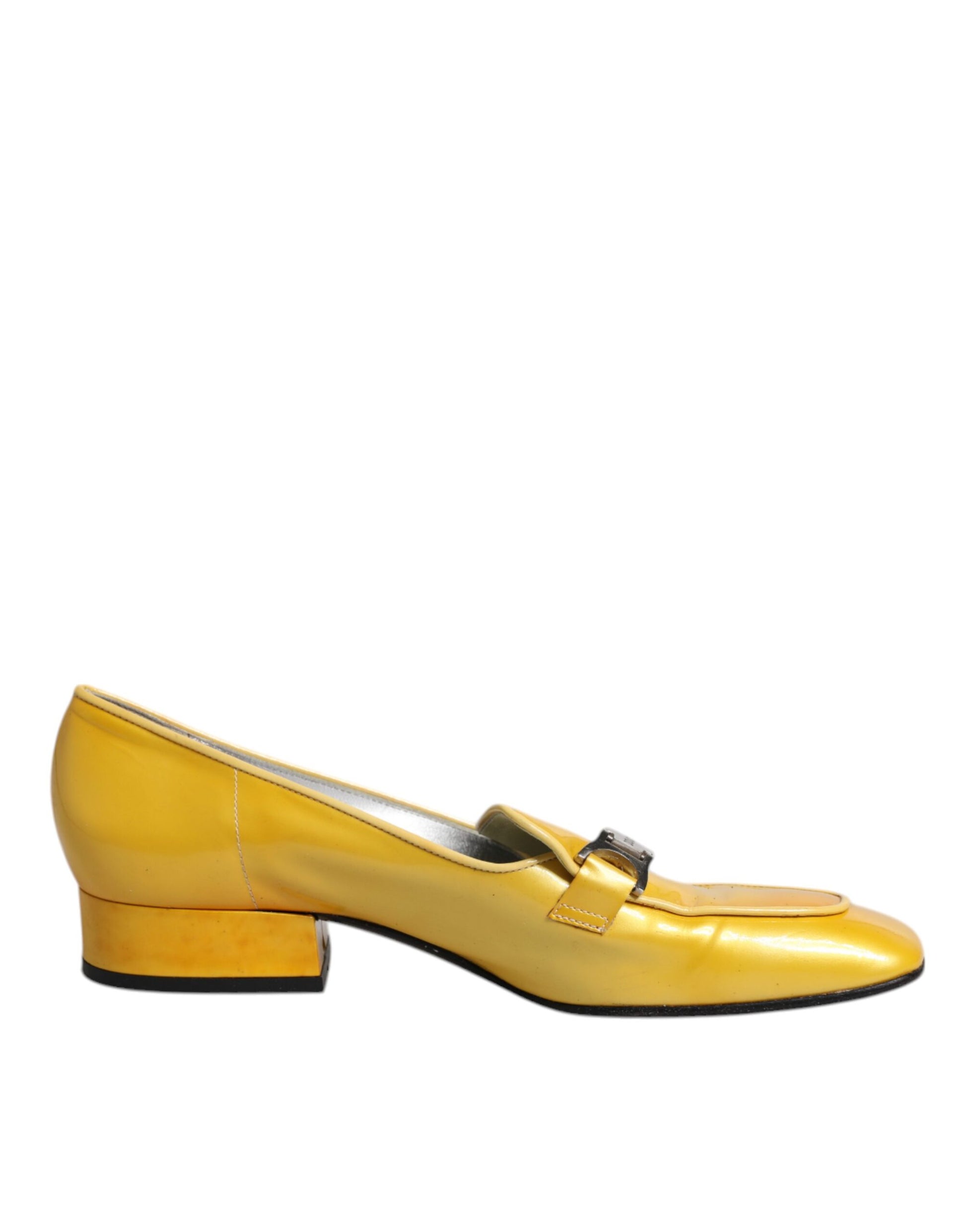Mocassins à enfiler en cuir jaune avec plaque logo.