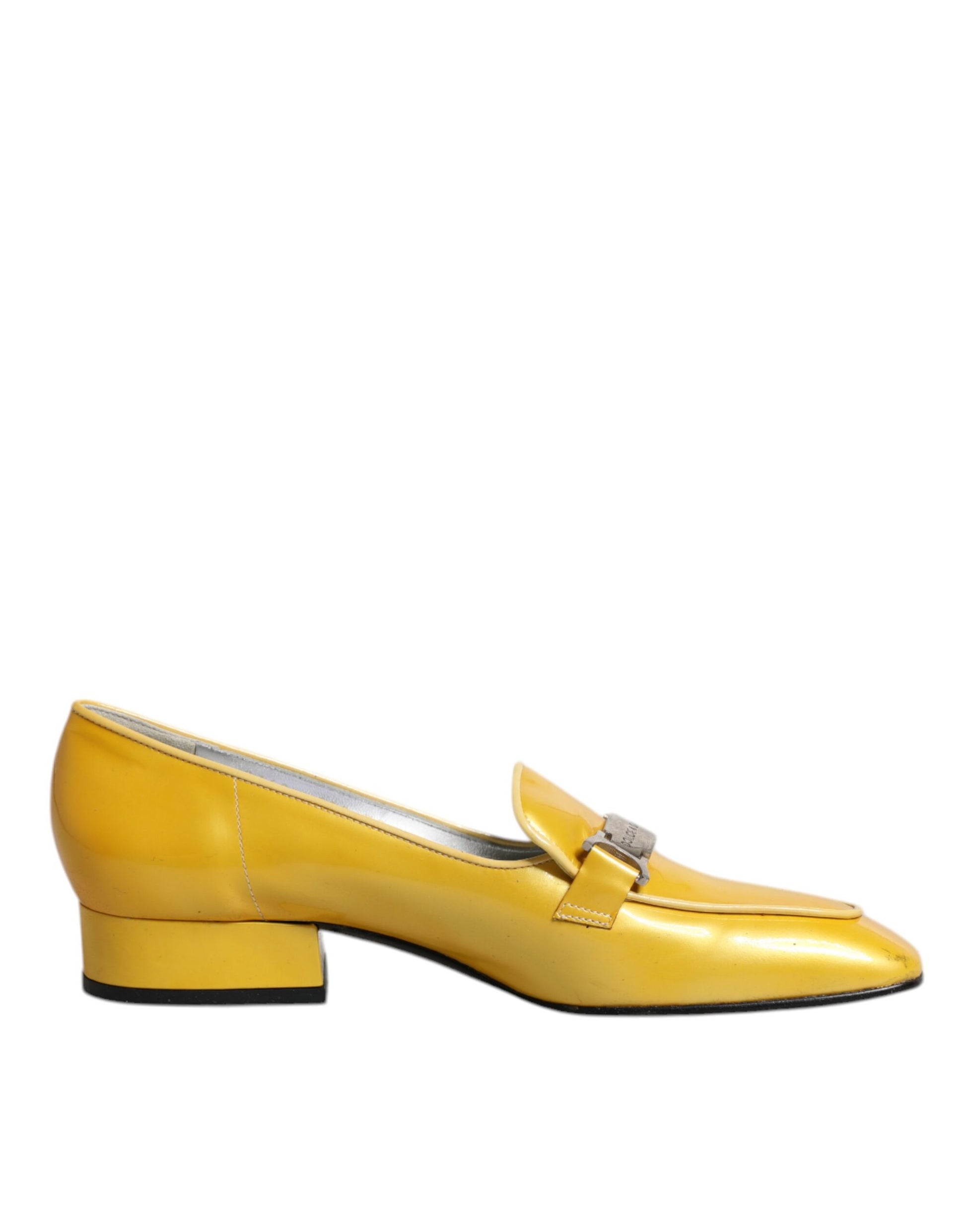 Mocassins à enfiler en cuir jaune avec plaque logo.