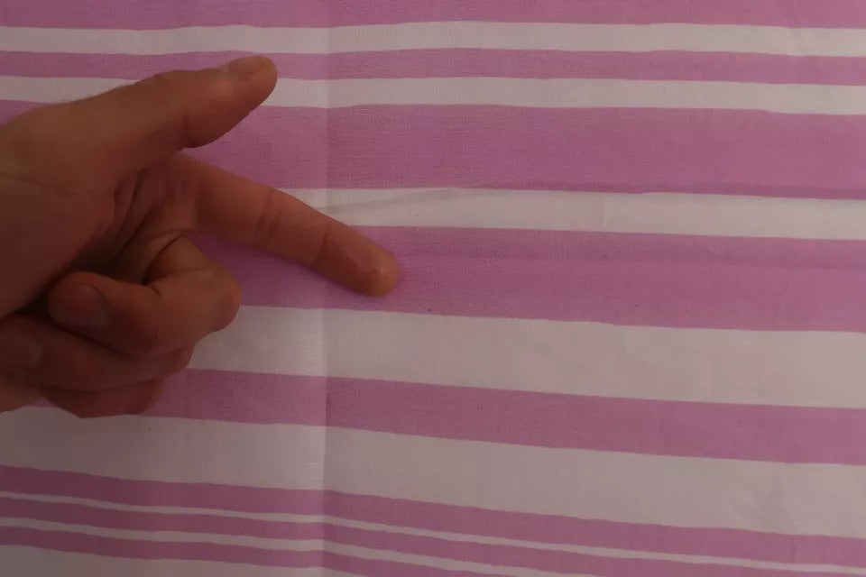 Écharpe foulard à rayures roses et blanches, style Cannes.