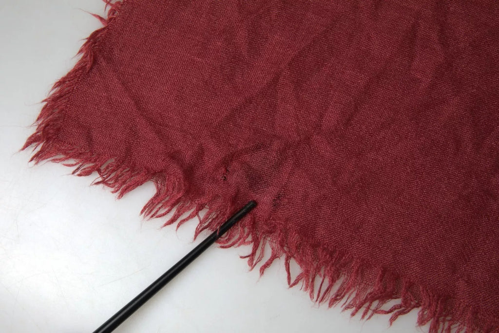 Écharpe-écharpe en cachemire tricoté, couleur bordeaux, avec franges.