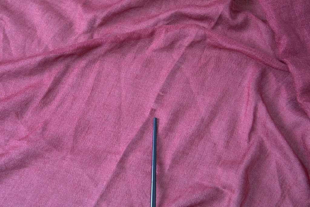 Écharpe-écharpe en cachemire tricoté, couleur bordeaux, avec franges.