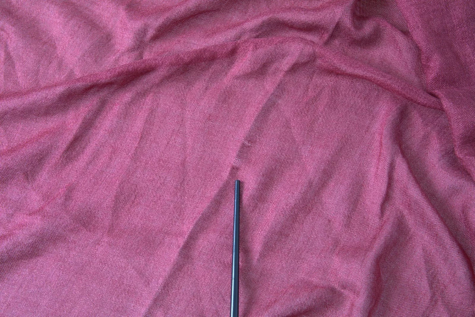 Écharpe-écharpe en cachemire tricoté, couleur bordeaux, avec franges.