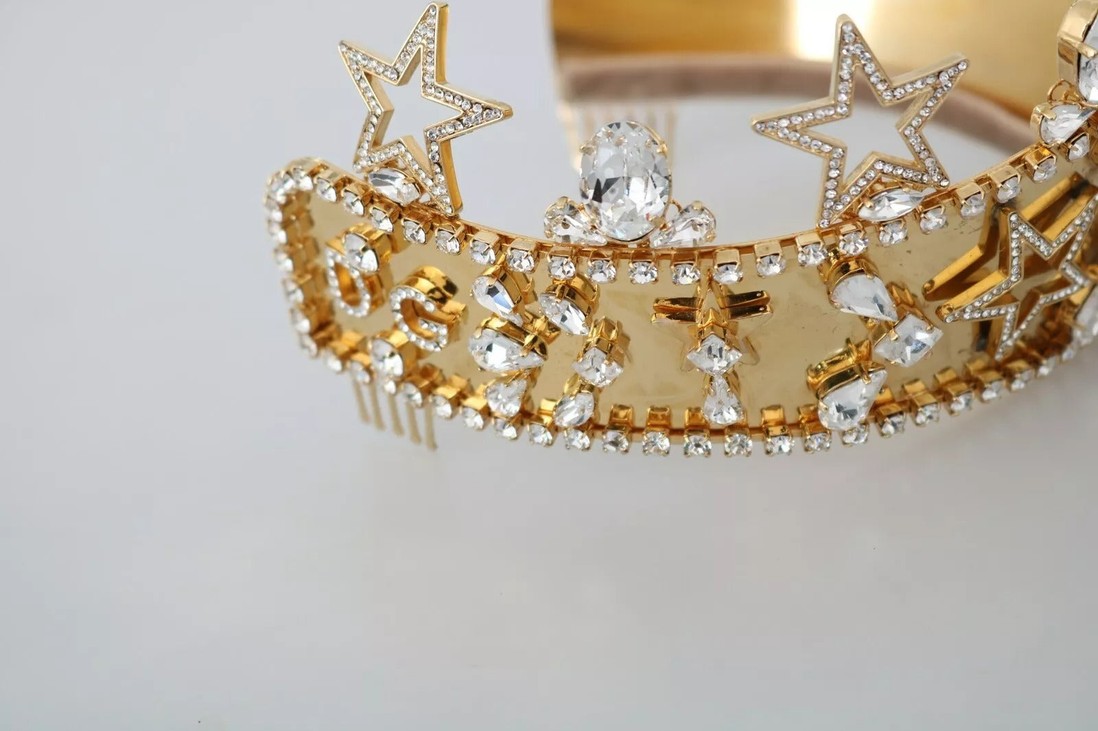 Couronne, diadème, logo en strass, cristal doré, étoile.