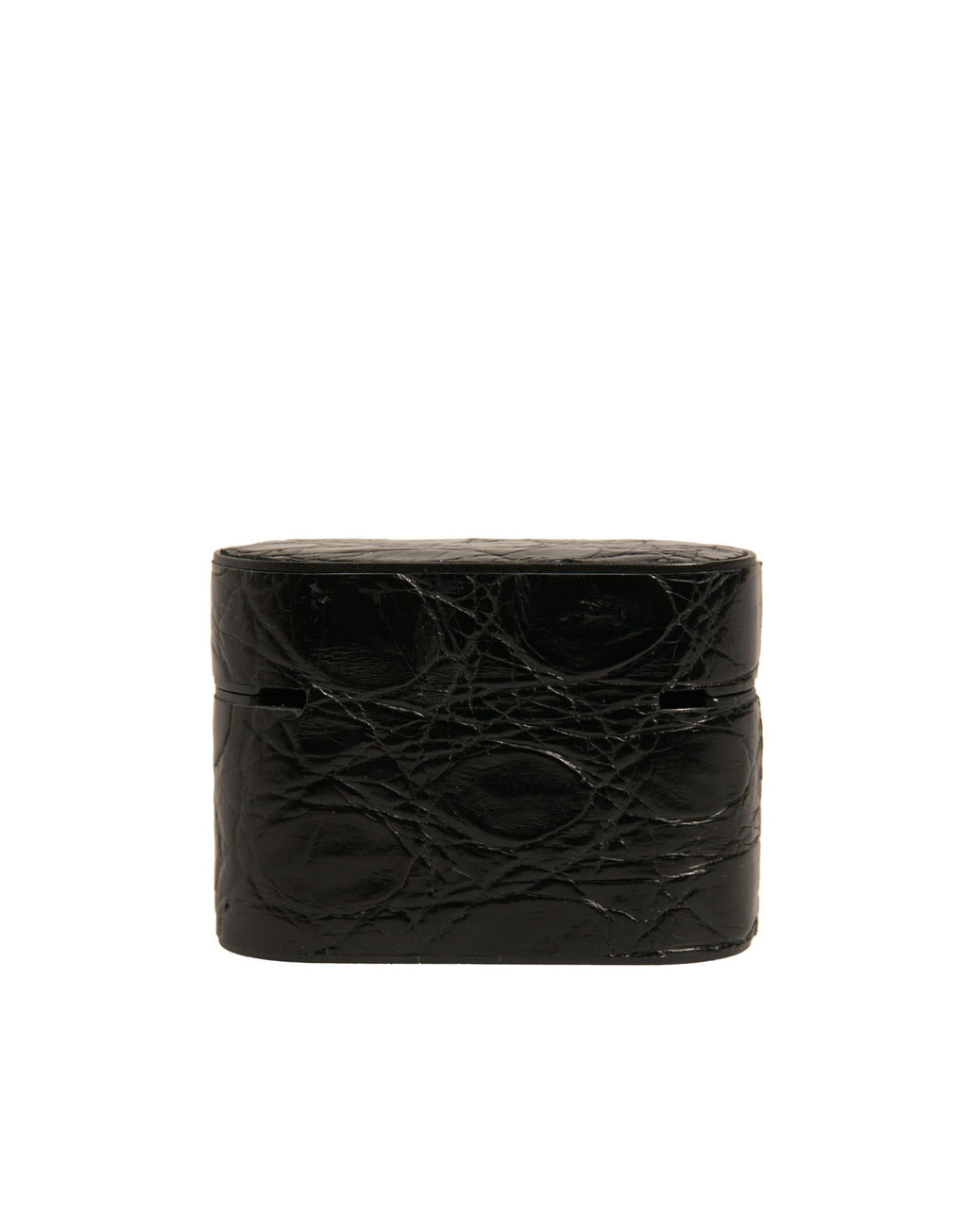 Étui pour Airpods en cuir noir avec plaque métallique portant le logo.