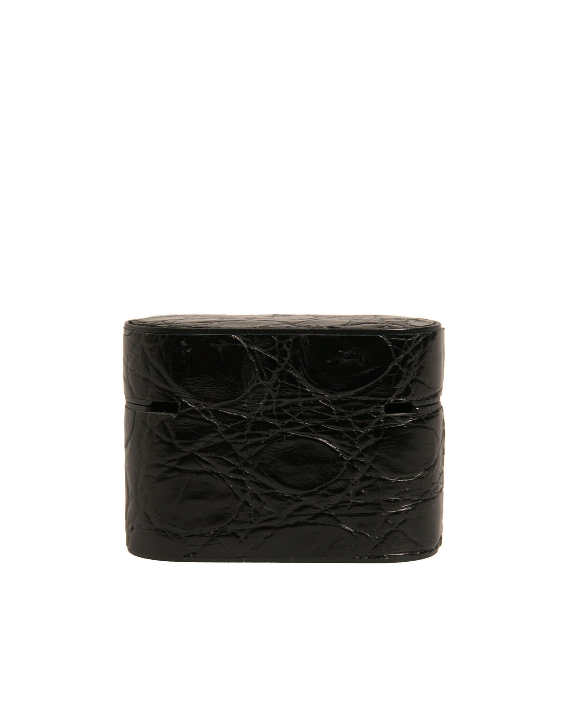 Étui pour Airpods en cuir noir avec plaque métallique portant le logo.