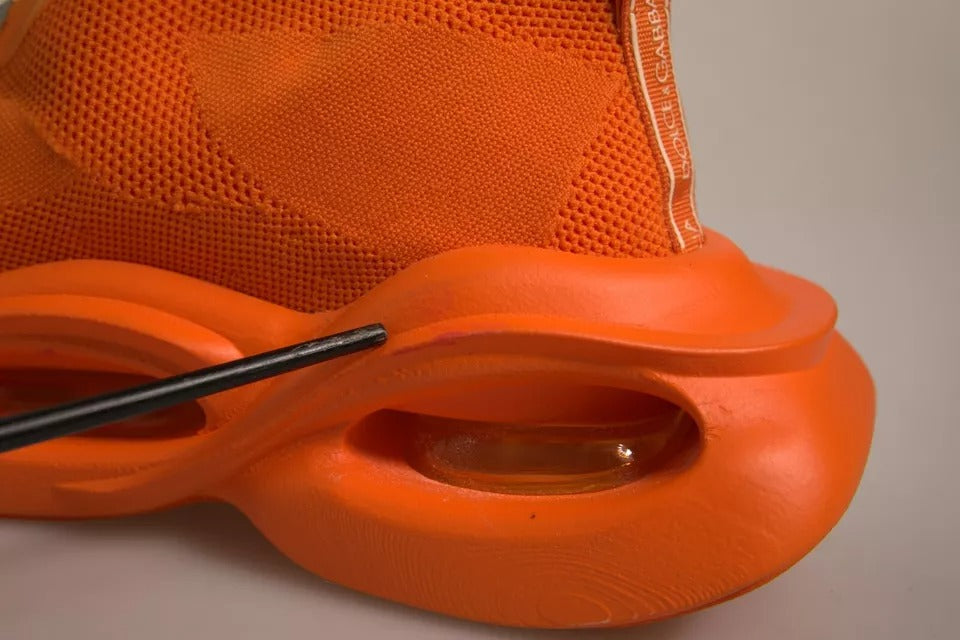 Sneakers homme, baskets à enfiler, motif vague, couleur orange.