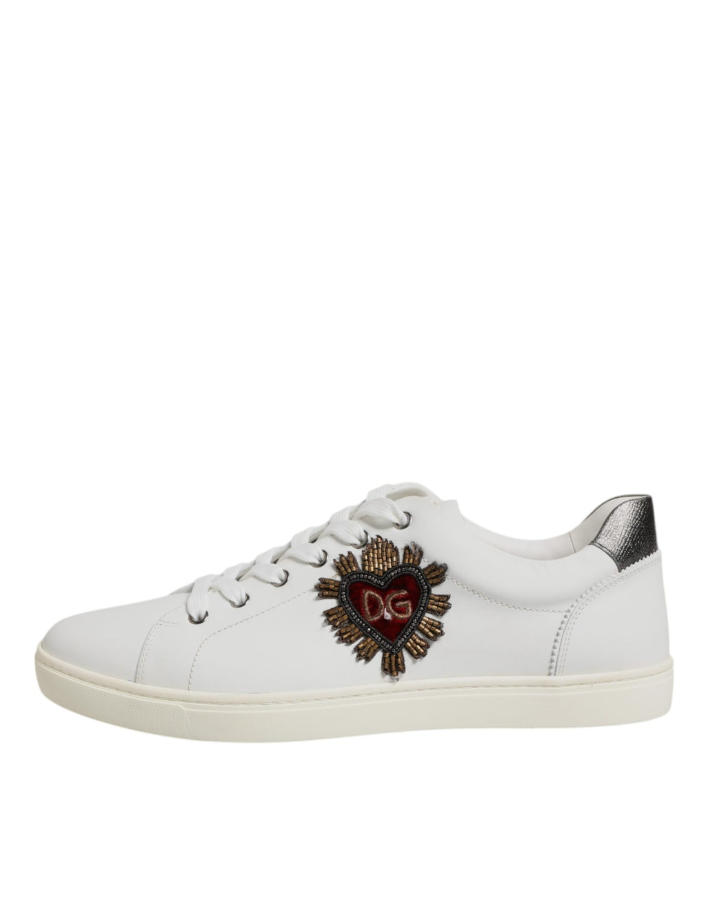 Sneakers en cuir blanc ornées de motifs en forme de cœur