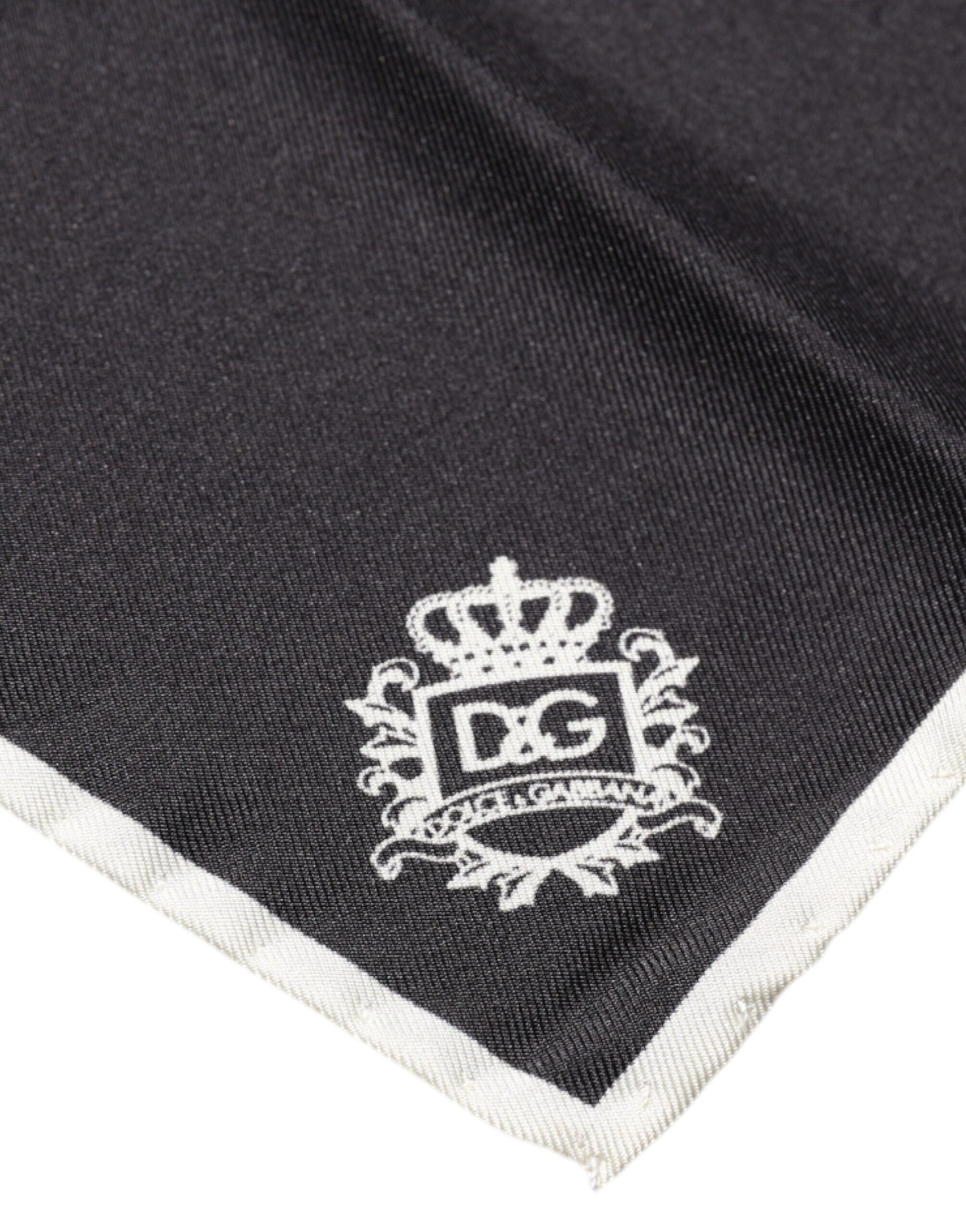 Écharpe carrée en forme de mouchoir de poche avec logo de la couronne noire.