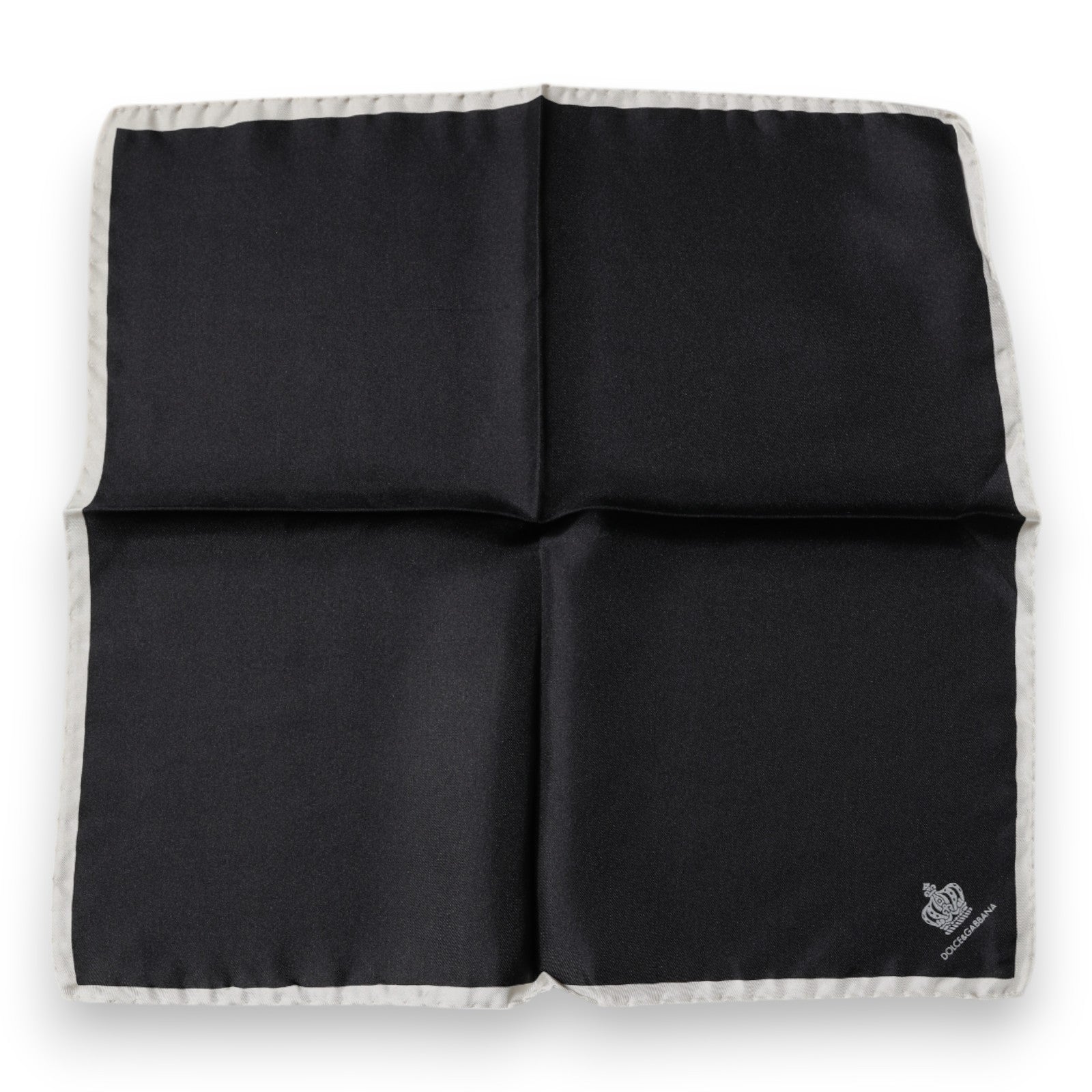 Écharpe carrée en forme de mouchoir de poche avec logo de la couronne noire.