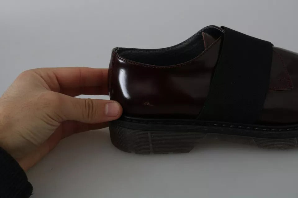 Chaussures en cuir marron foncé avec élastique