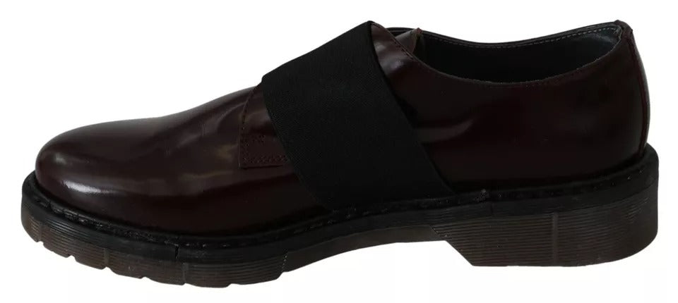 Chaussures en cuir marron foncé avec élastique