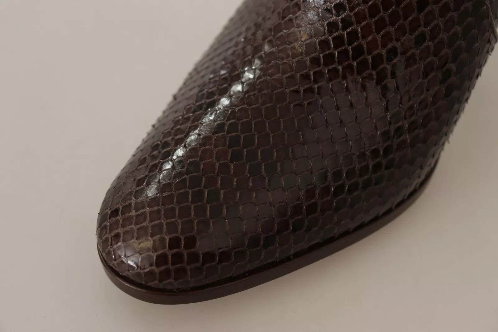 Bottines hautes en cuir exotique marron à talons hauts