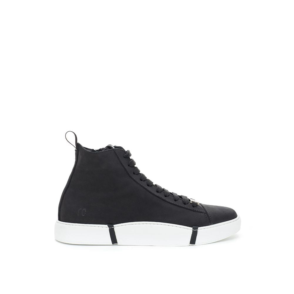 Sneakers en daim élégantes, dans un noir chic.