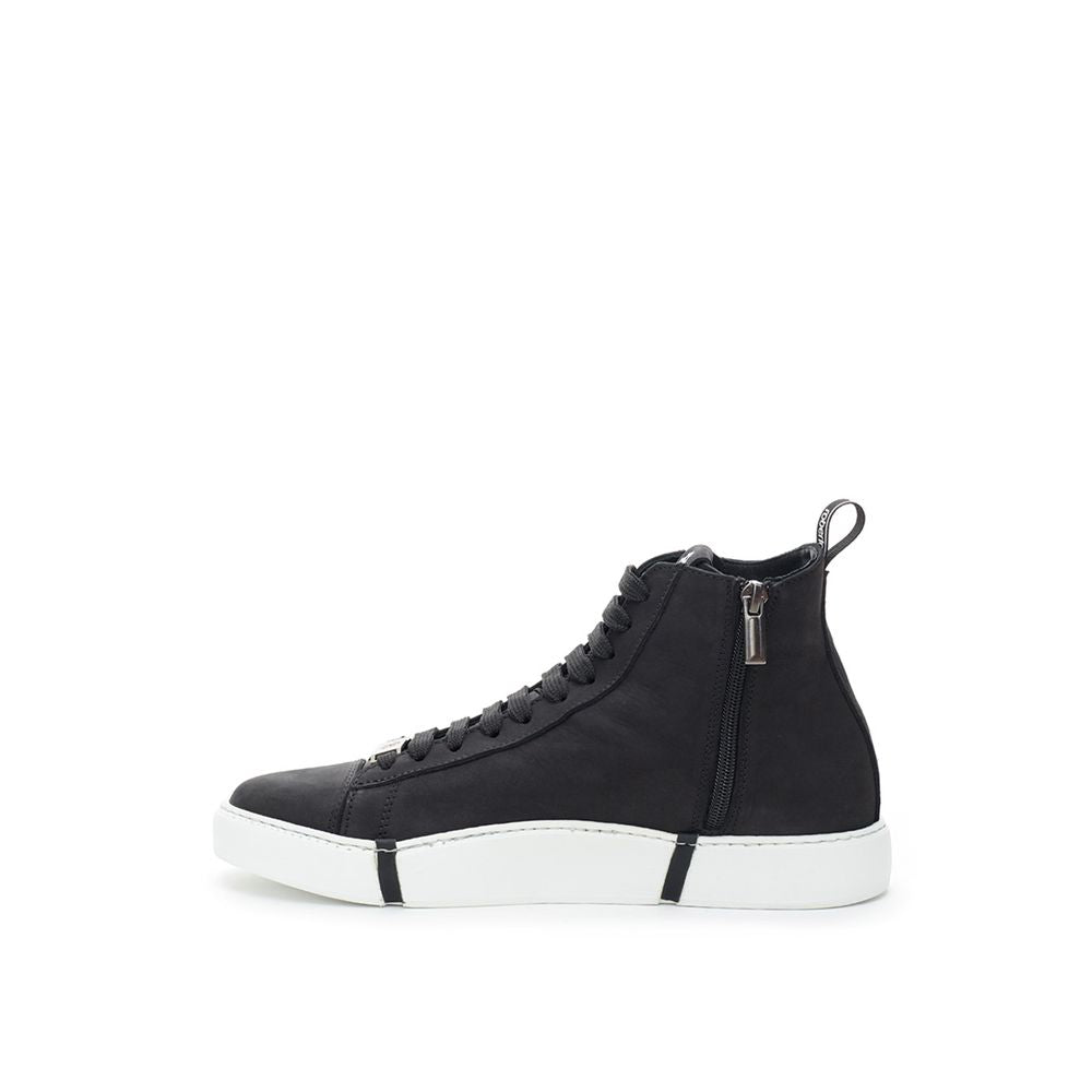 Sneakers en daim élégantes, dans un noir chic.