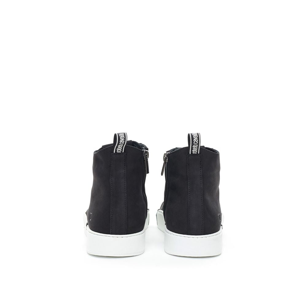 Sneakers en daim élégantes, dans un noir chic.